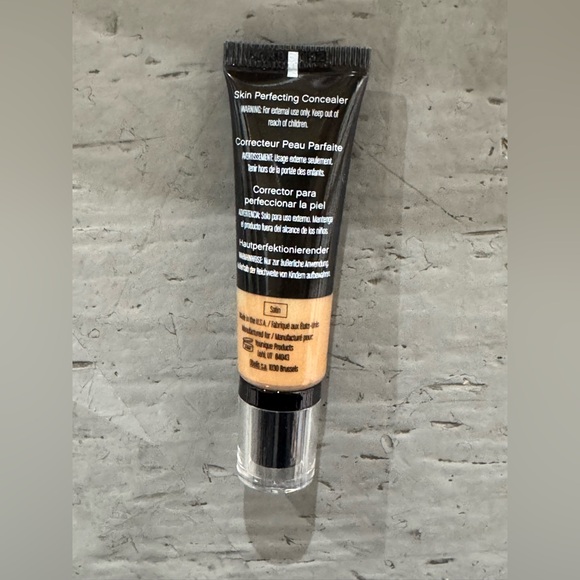 New in Box. Younique Touch Mineral Skin Perfecting Concealer - Satin - Picture 10 of 11